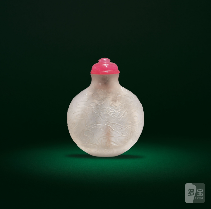 十八/十九世紀 翡翠云龍紋鼻煙壺 | A WHITE JADEITE 'DRAGONS AMIDST CLOUDS' SNUFF BOTTLE - 图4